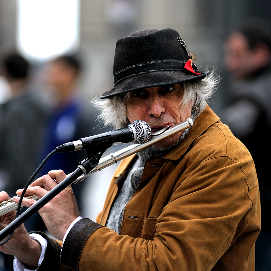 Le musicien de la rue | The street musician