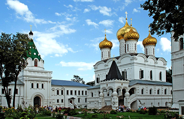 As one of the northernmost towns of the Grand Duchy of Moscow, Kostroma served for grand dukes as a place of retreat when enemies besieged Moscow in 1382, 1408, and 1433. The spectacular growth of the city in the 16th century may be attributed to the establishment of trade connections with English and Dutch merchants (Muscovy Company) through the northern port of Archangel.
