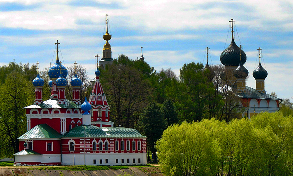 Grand Duke Ivan III of Moscow gave the town to his younger brother Andrey Bolshoy in 1462. During Andrey's reign, the town was expanded and first stone buildings were constructed. Particularly notable were the cathedral (rebuilt in 1713), the Intercession Monastery (destroyed by the Bolsheviks) and the red-brick palace of the prince (completed in 1481 and still standing).
