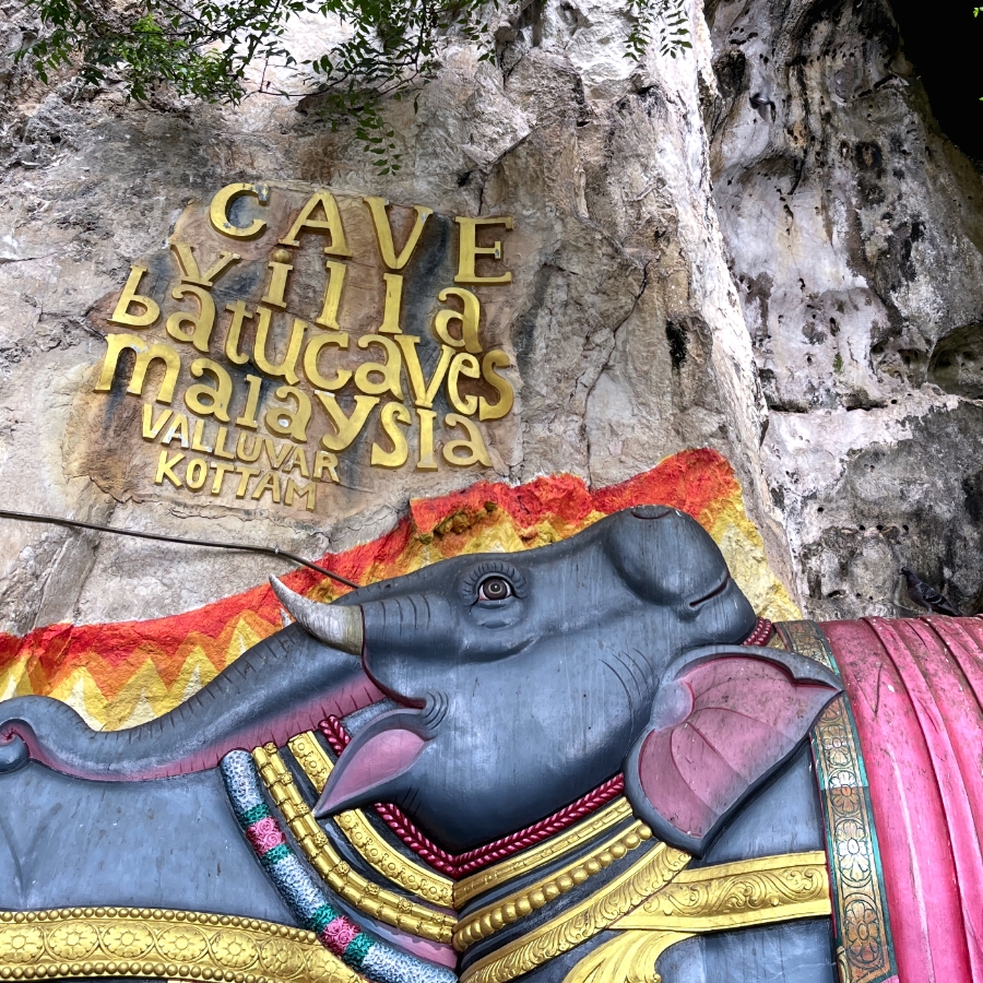 Collection Villages Urbains CAVERNES DE BATU, Des temples hindous dans les cavernes de Kuala Lumpur
        | Urban Villages Collection BATU CAVES, Hindu temples inside Kuala Lumpur caverns