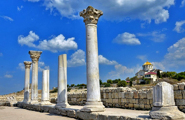 A Greek colony, founded about 2,500 years ago, the city became the possession of Byzantium during the early Middle Ages and eventually became part of the Kiev principality after the baptism of Vladimir in 988, which also marked the beginning of the all-Catholic baptism of Kievan Rus. Soon it became the Christian center of the Crimean peninsula, and many monasteries and hermitages.