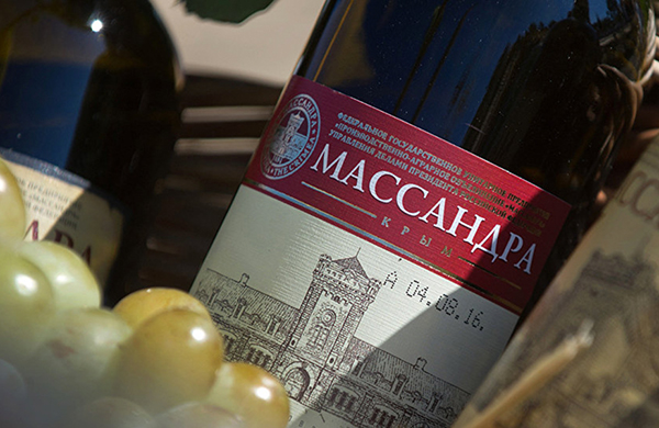 Massandra on the site of an ancient Greek settlement was acquired by Count Pototsky in 1783. In the middle of the 19th century, she passed to Prince Vorontsov Jr., whose father was the governor of Russia. The Massandra winery was founded by Prince Lev Golitsyn in 1894. The winery's collection contains about a million bottles of wine.